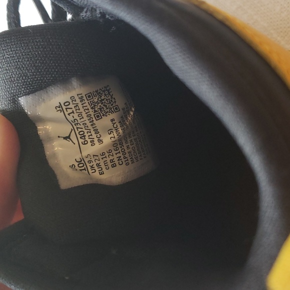 Jordan 1 University Gold Toddler Size 10c - Picture 8 of 8